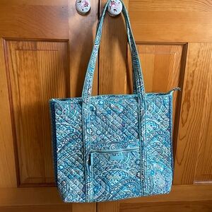 Vera Bradley Zippered Tote Bag in Daisy Dot Paisley